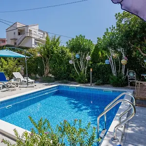 Dalmatian 230m2 With Pool And Garden Near The Old Town For Families Split