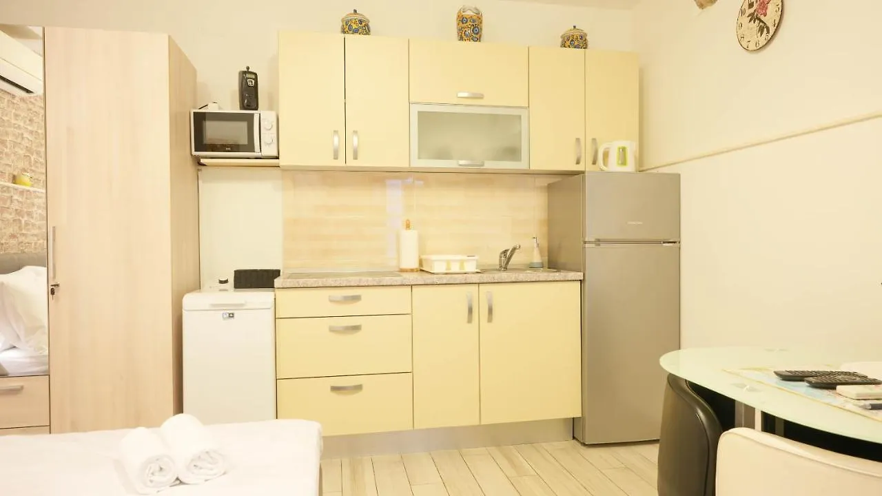 Bliss Apartments With Free Parking Split 0*,  Croacia